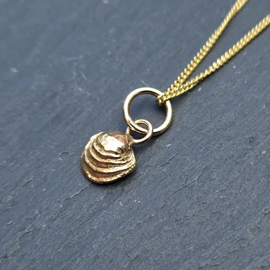 Oyster Shell Pendant - Gold