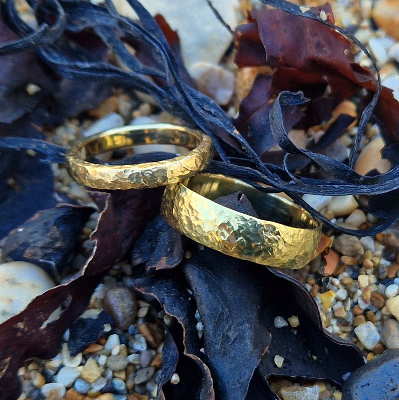 18ct Yellow Gold, 3mm & 5mm D-shaped, Erosion texture