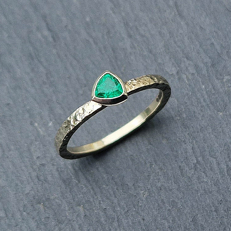 9ct White gold ring and trillion-cut emerald, 2023