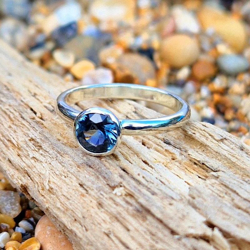 9ct white gold & teal sapphire, 2025