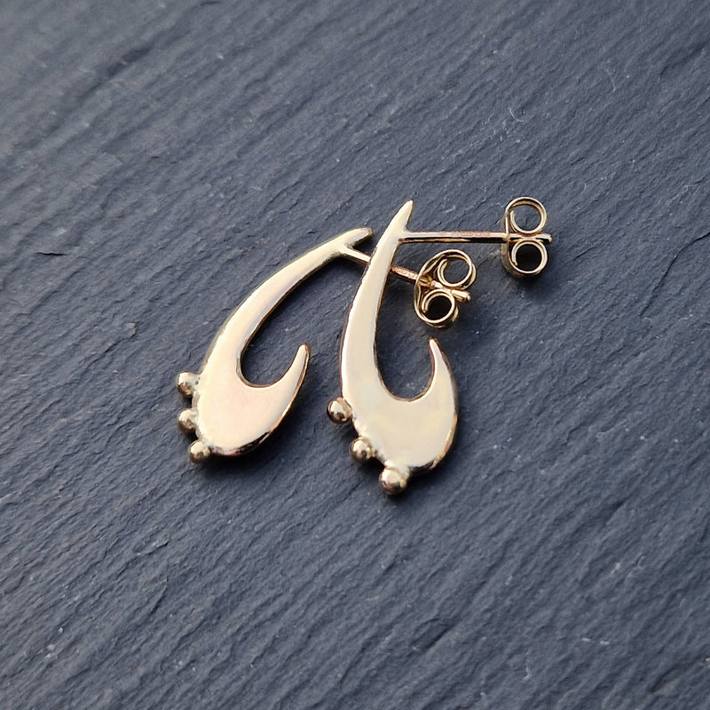 9ct Yellow gold studs, 2023