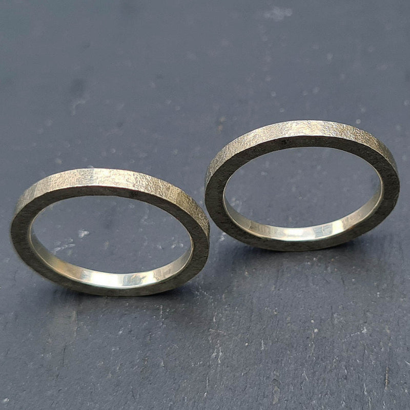 9ct White Gold, 2mm Square profile, Frosted