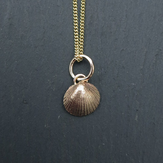 Scallop Shell Pendant - Gold