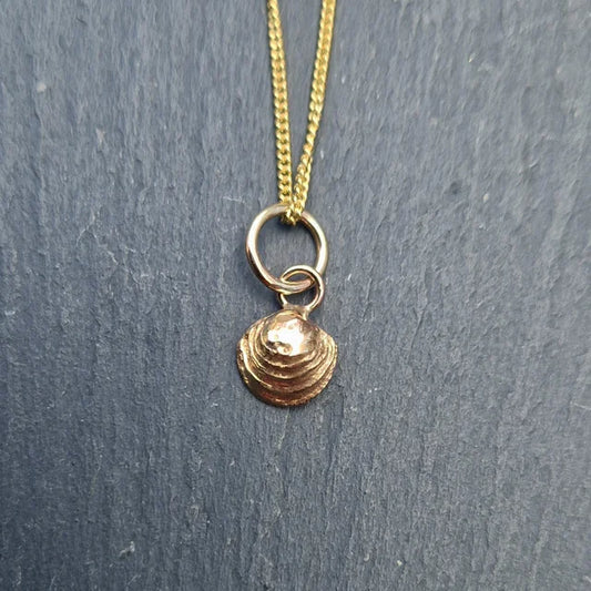 Oyster Shell Pendant - Gold