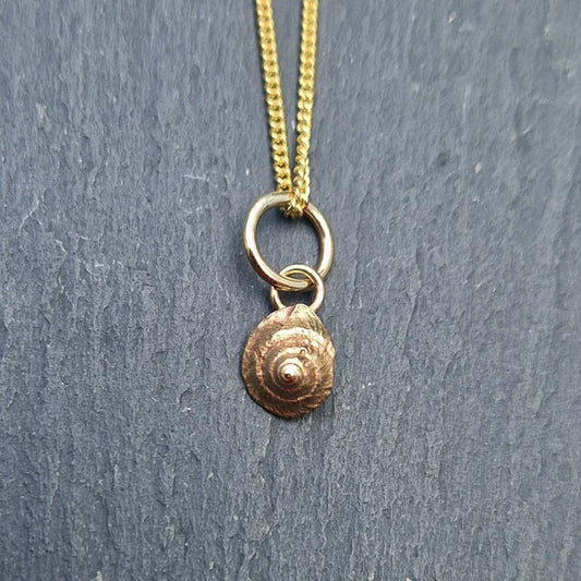 Winkle Shell Pendant - Gold